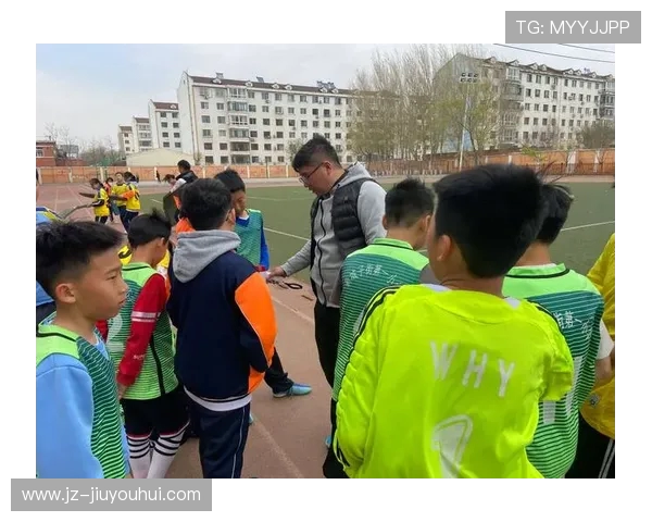 围绕巴马足球最新比赛的小学校园体育融合发展主题活动研究探索行